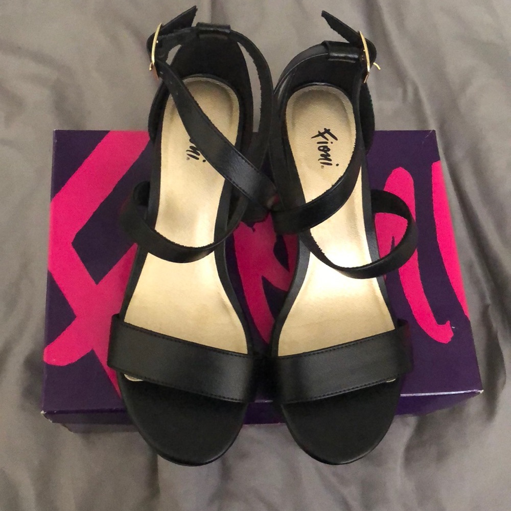 Fioni Wedges size 6